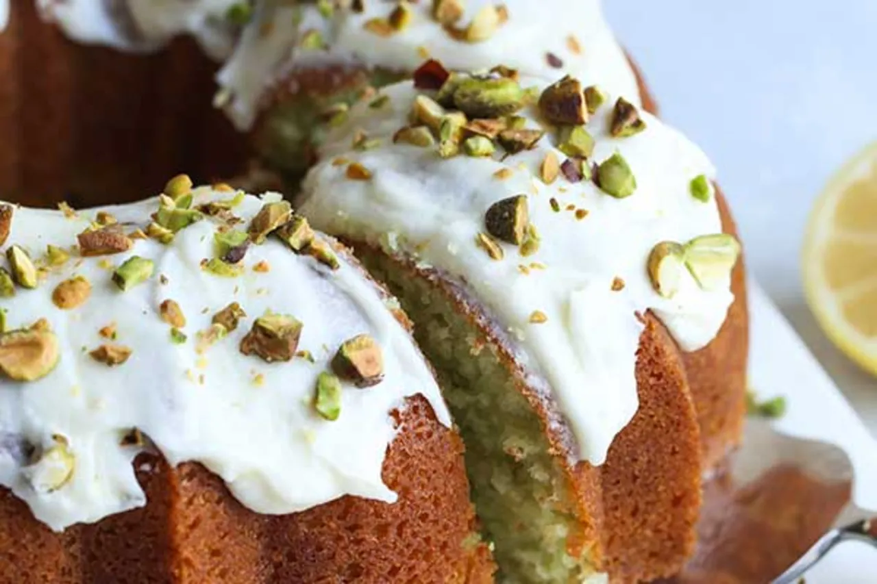Pistachio Bundt Cake - Puratos