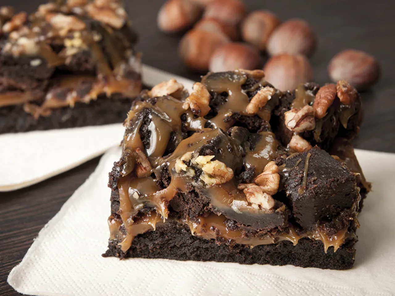 No-Bake Slice With Pecan Nuts & White Chocolate - Puratos